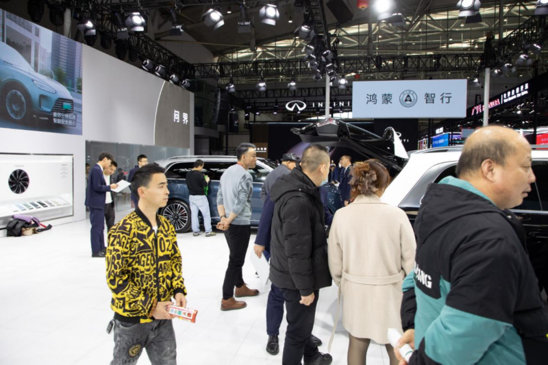 华为鸿蒙智行首次亮相新疆315国际车展，问界M9大定量已超5万台