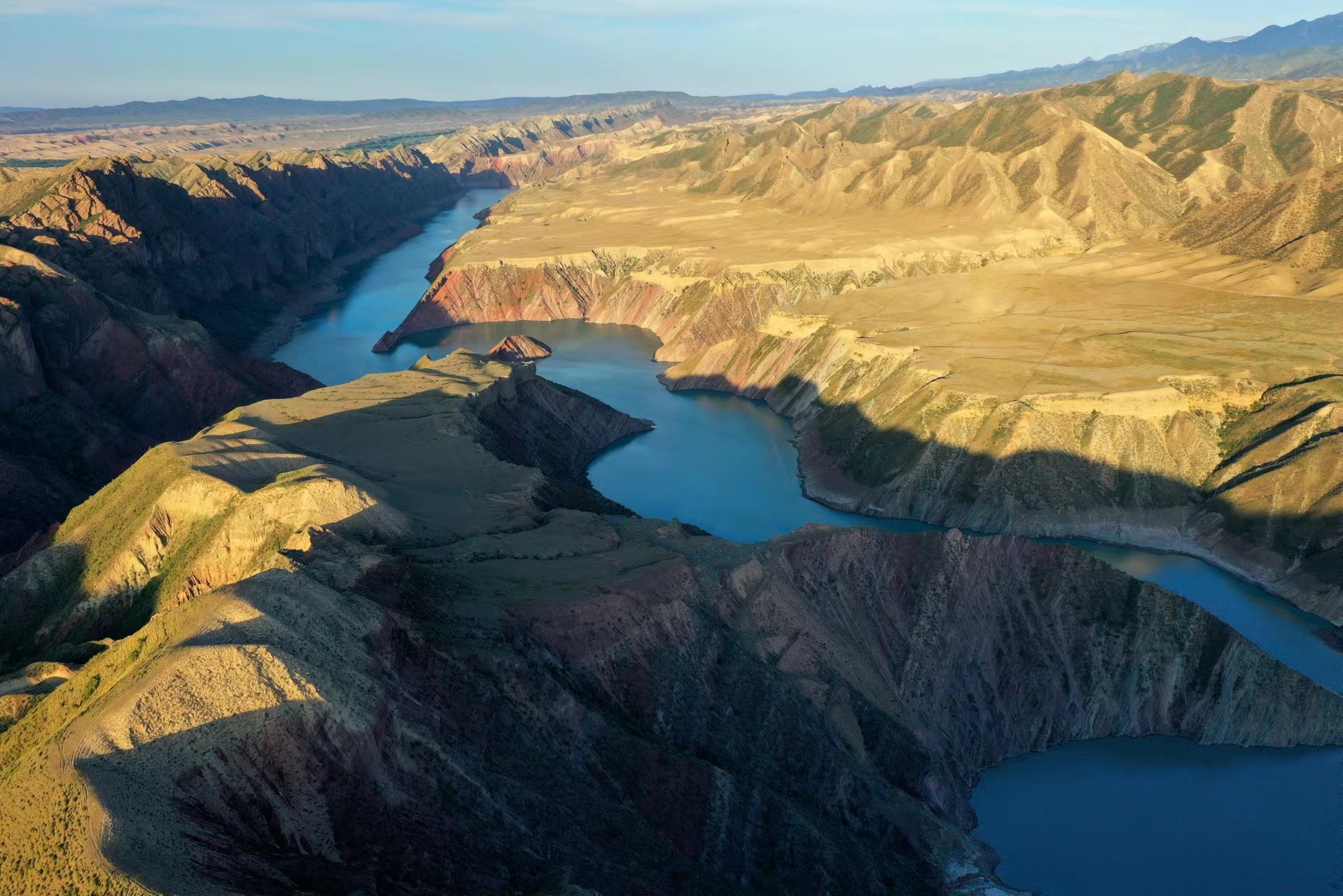 【图说新疆】新疆玛纳斯：玛河大峡谷，蜿蜒曲折景壮阔 -天山网 - 新疆新闻门户