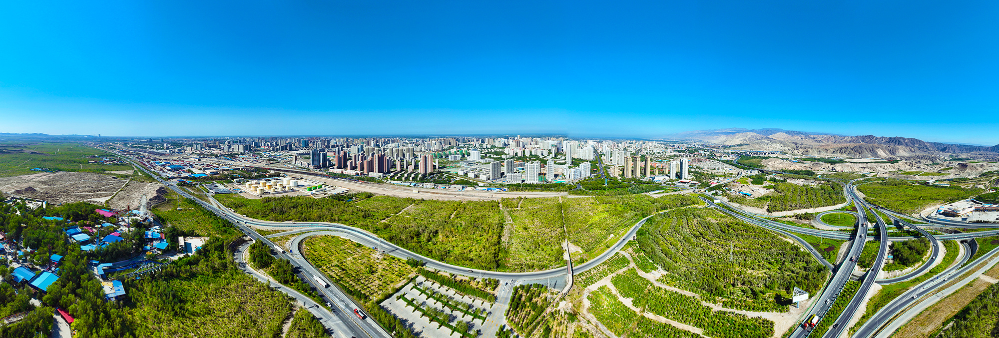 俯瞰巴音郭楞蒙古自治州库尔勒市全景。