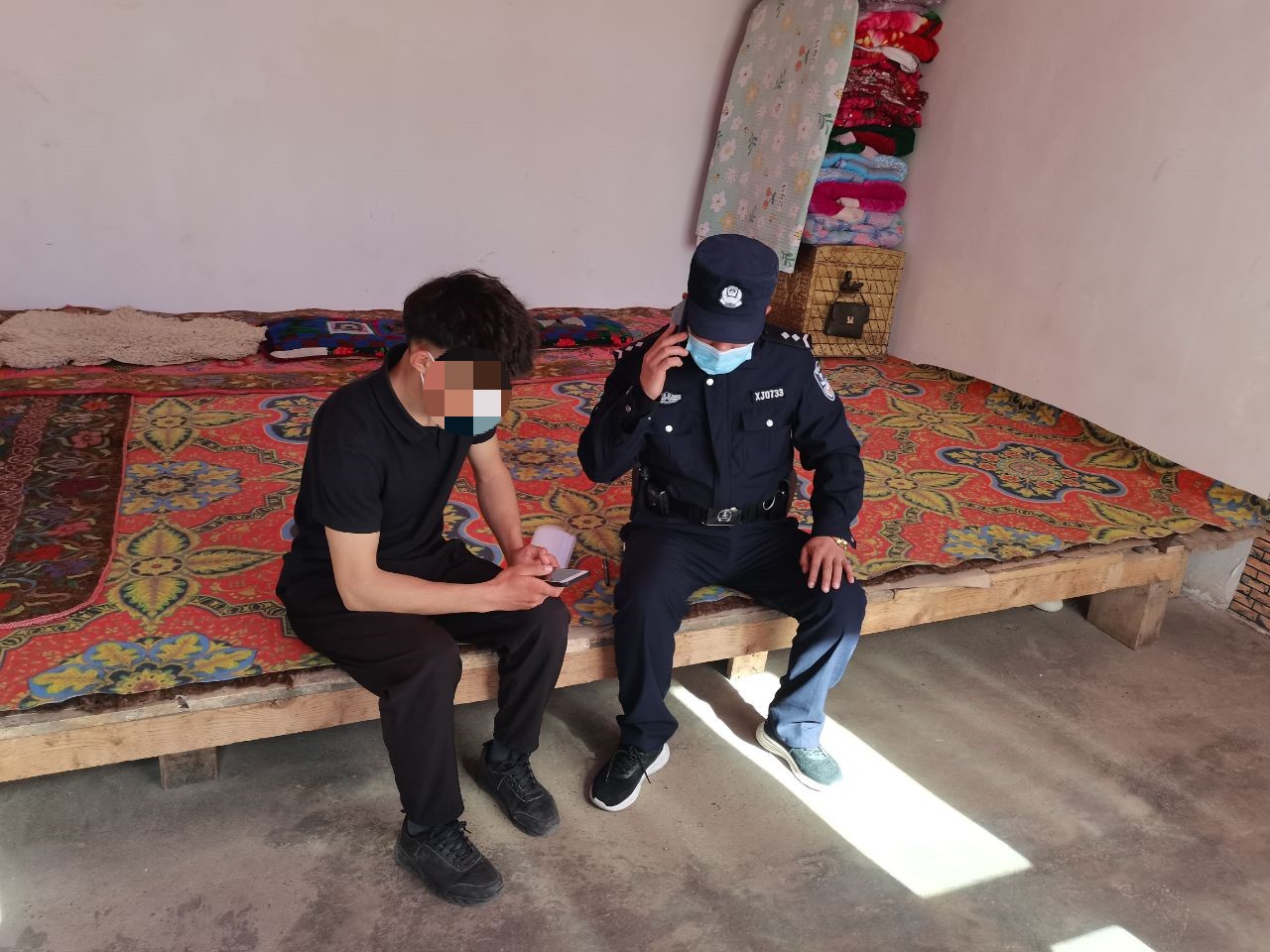 民警多方联系帮助群众追回被骗款.jpg