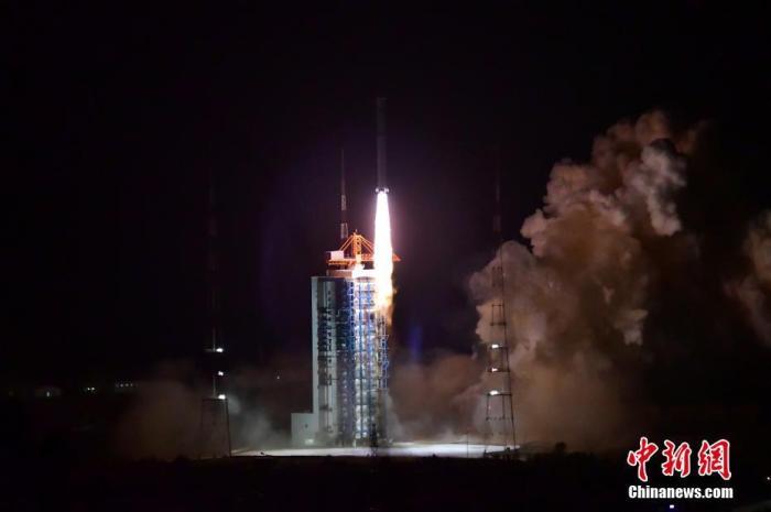 2021年10月14日18时51分，中国在太原卫星发射中心采用长征二号丁运载火箭，成功发射首颗太阳探测科学技术试验卫星“羲和号”。 <span target='_blank' href='/'>中新社</span>发 郑逃逃 摄