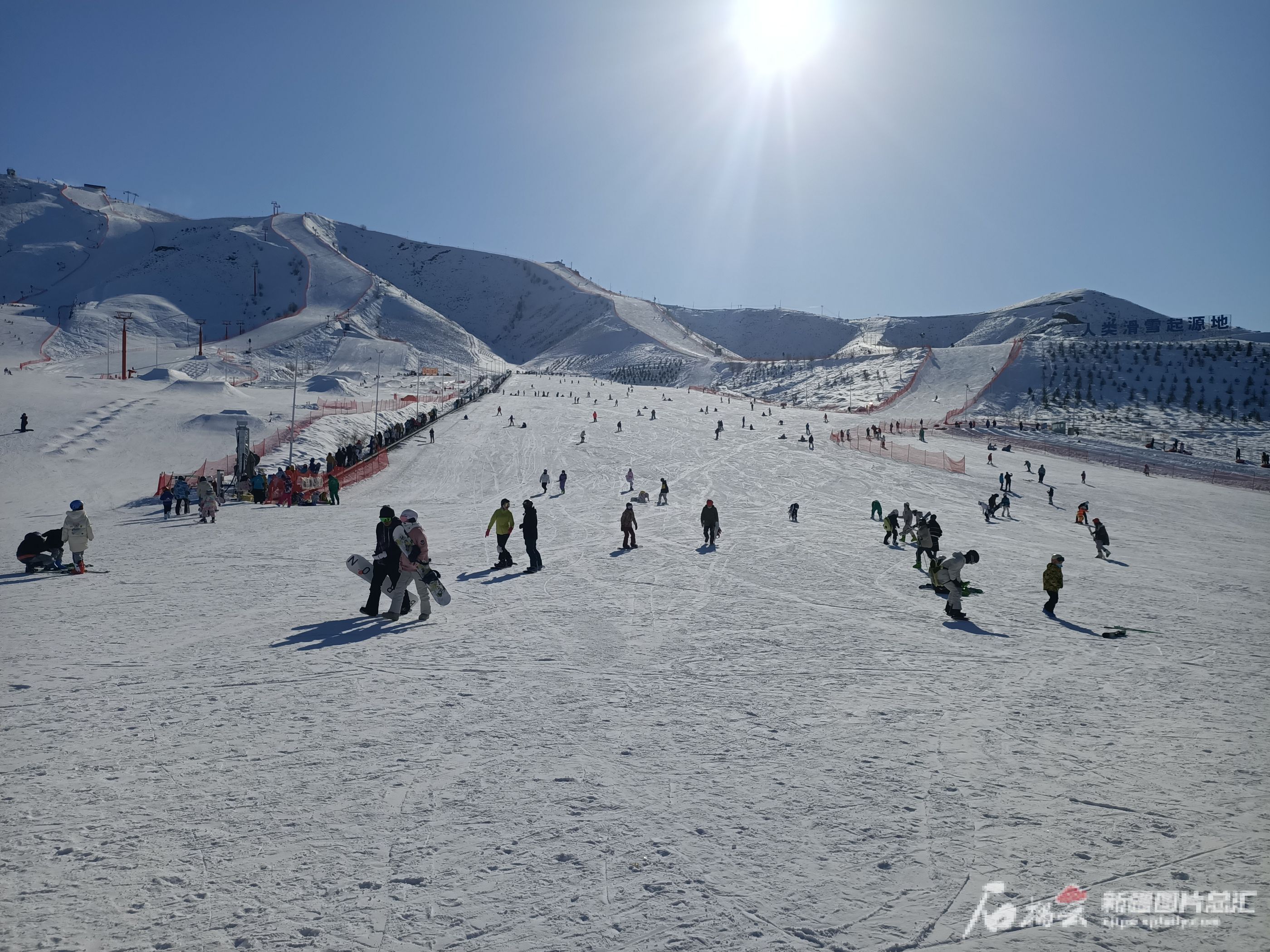 【携程攻略】北京军都山滑雪场景点,北京近郊的滑雪场，雪质一般，有点颗粒感，带孩子去玩，请了私教！滑…