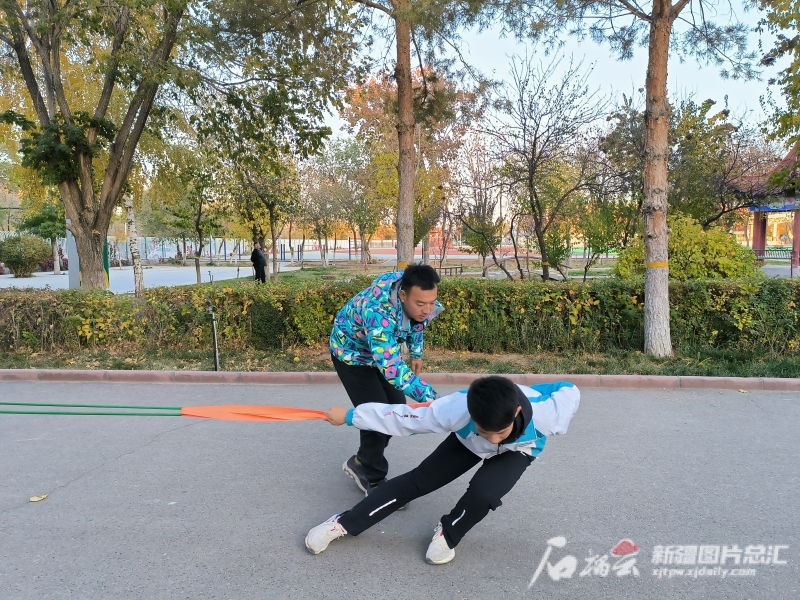 博鱼体育热雪沸腾 新疆这两个小镇的冰雪体育课还真有一套(图7)