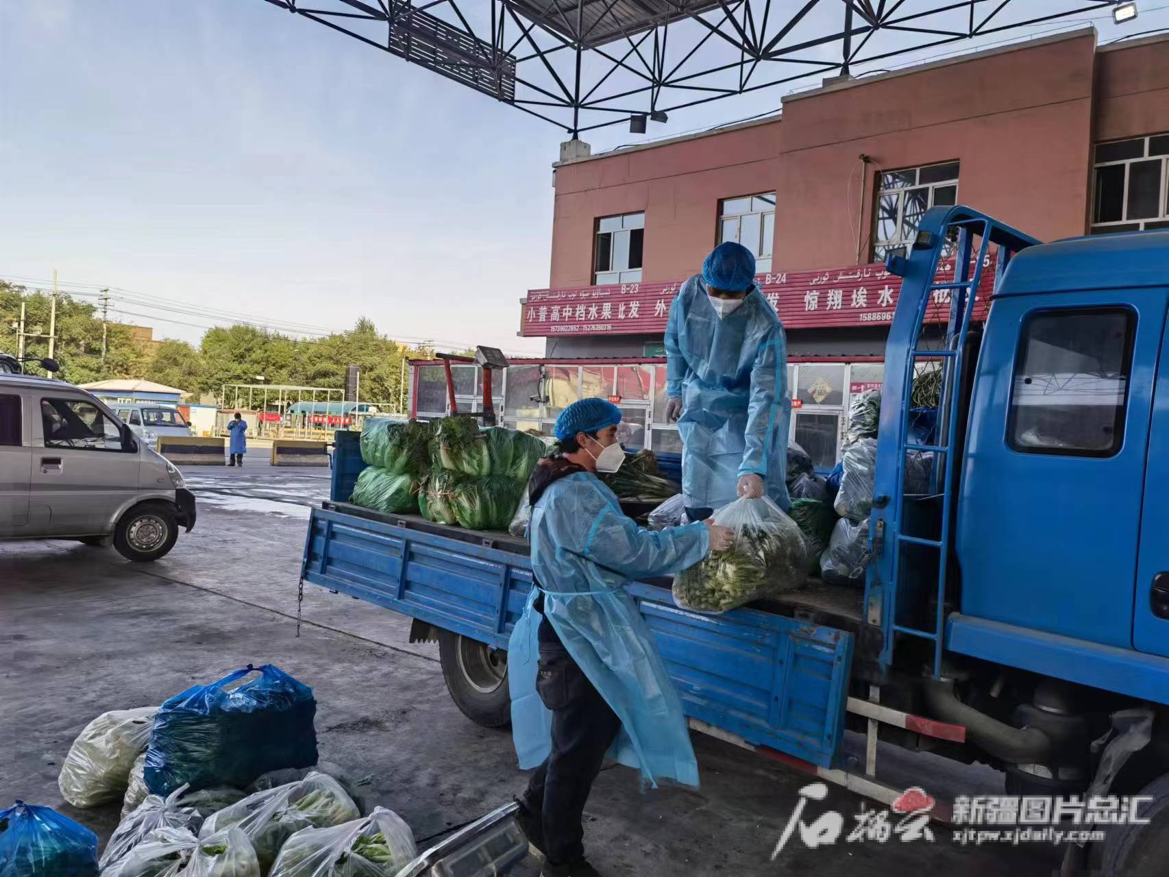 伊宁市城东蔬菜水果批发市场复工了