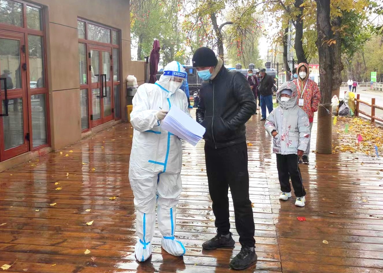 张建妻子的工作画面  受访者提供.jpg
