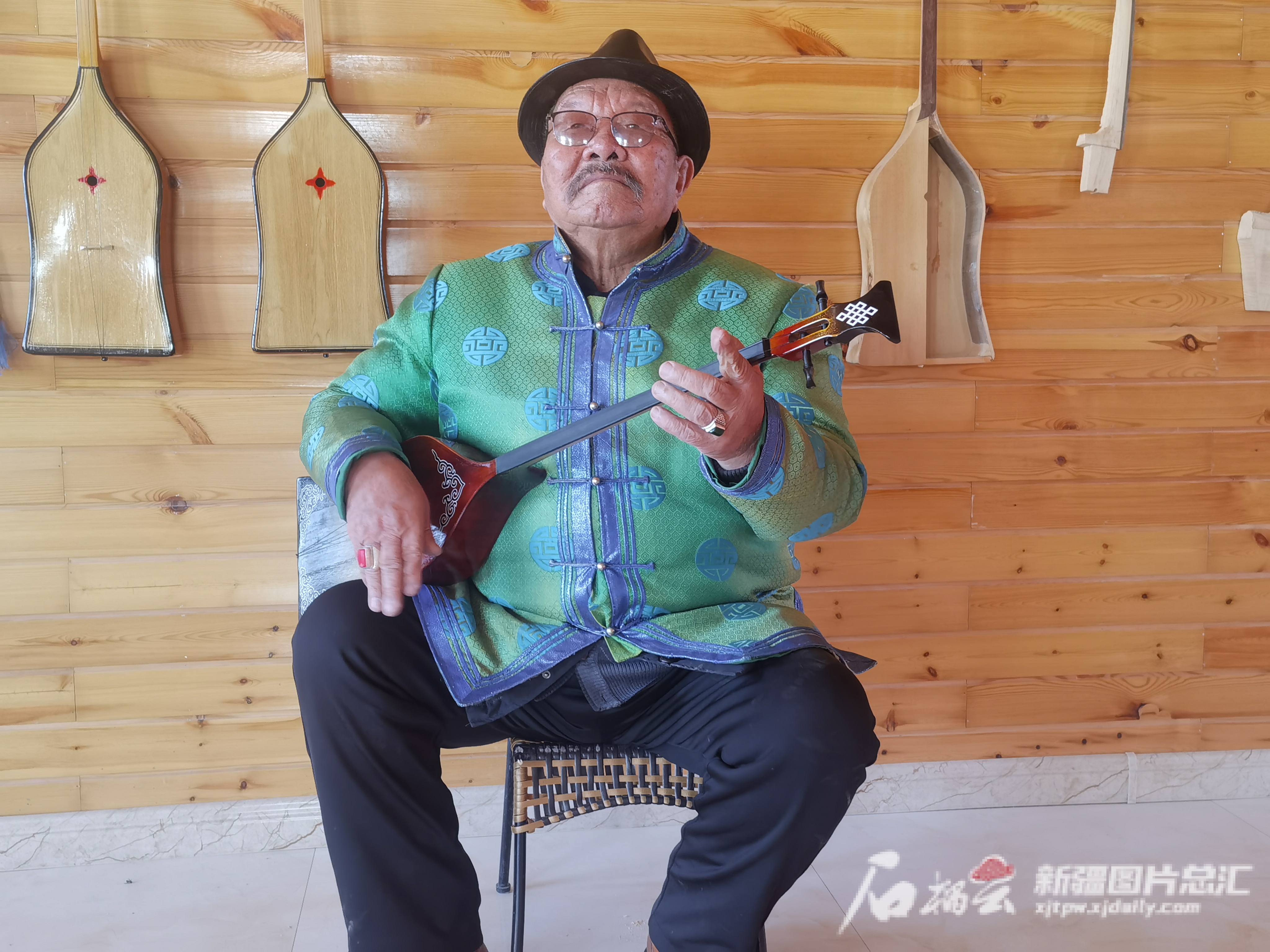 JN江南体育我在美丽新疆丨父子俩让托布秀尔焕发新光彩(图3)