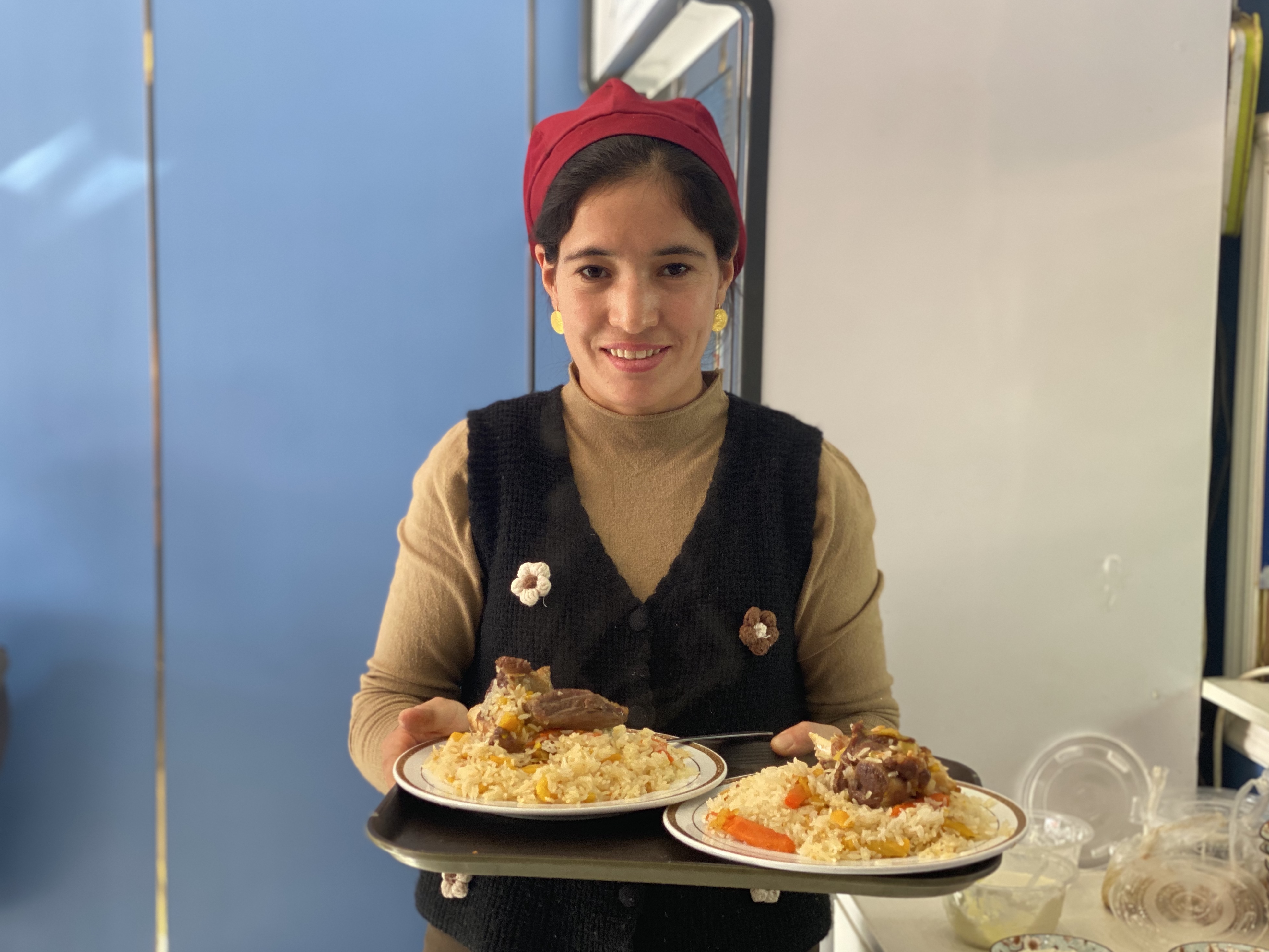 和田县“红花抓饭店” 圆了布热比的致富梦(图3)
