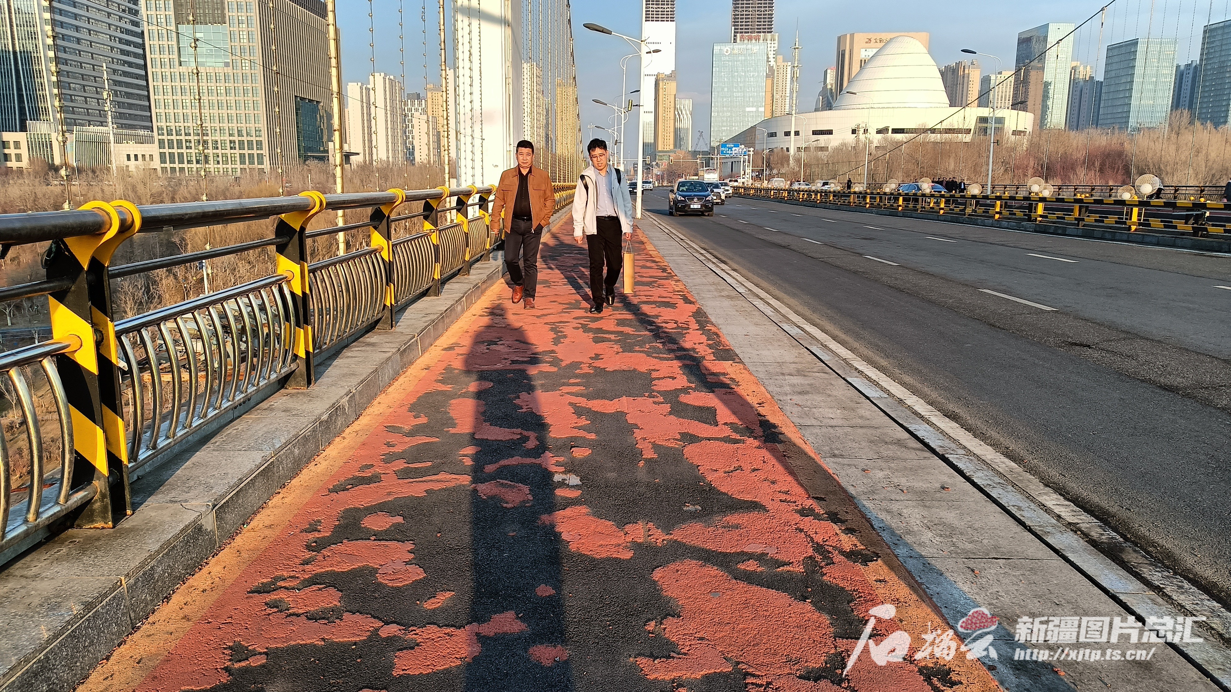 博鱼体育“开春了城市公共设施还好吗”系列报道⑥丨慢行步道成了“大花脸” 何时恢复(图3)