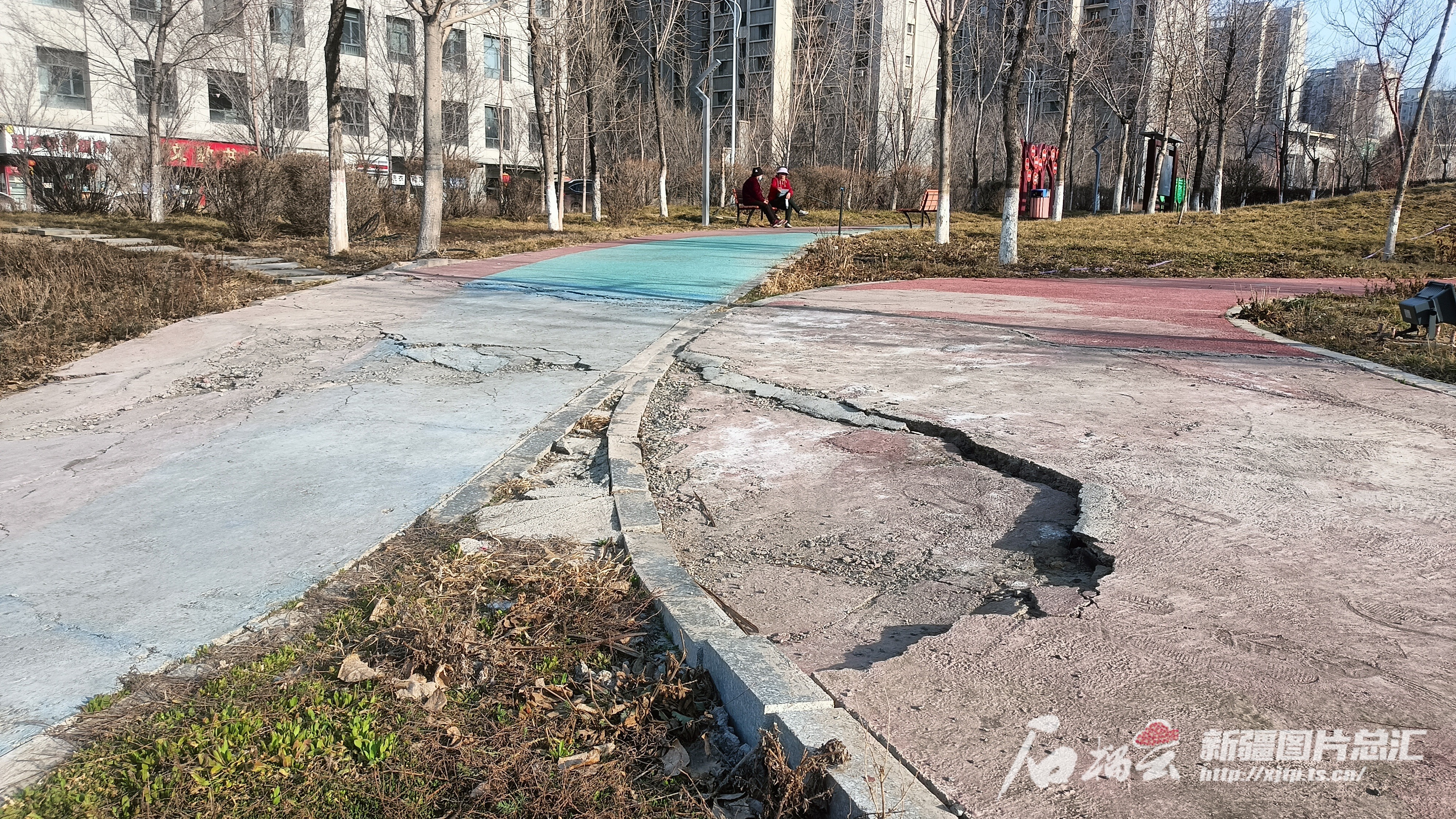 博鱼体育“开春了城市公共设施还好吗”系列报道⑥丨慢行步道成了“大花脸” 何时恢复(图4)