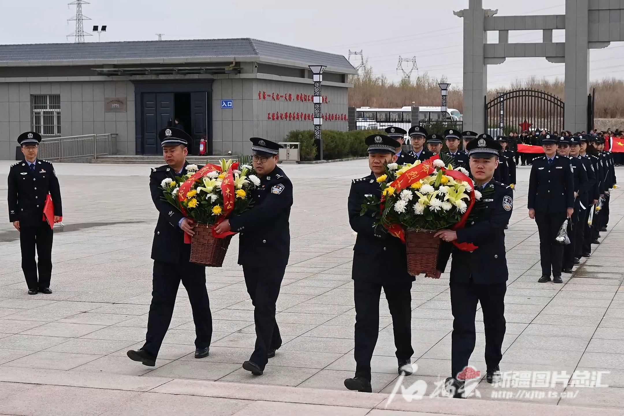 天山警魂新疆公安英烈图片