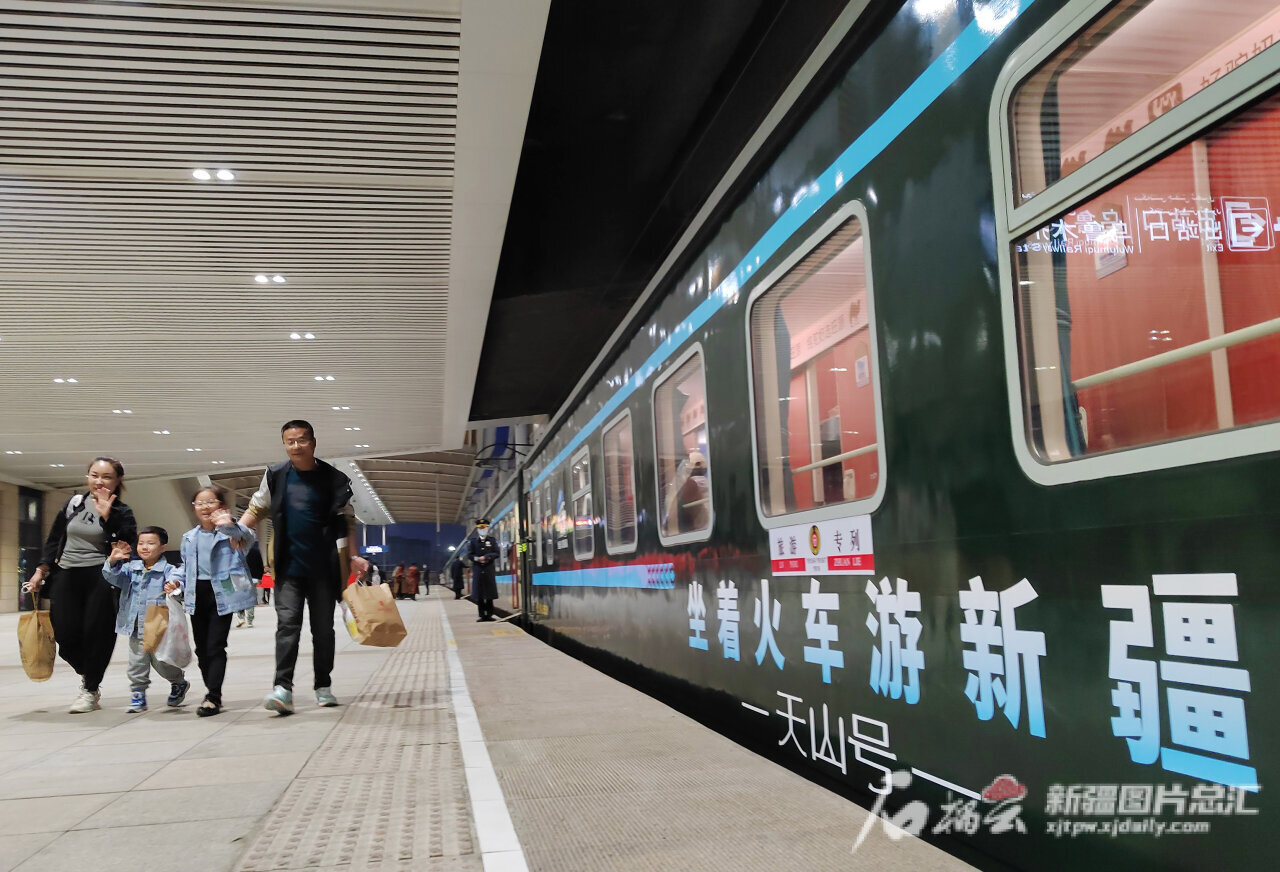 中国K3次列车，全程约需127小时，途径3国，票价近6000，一票难求_火车_车厢_轨距