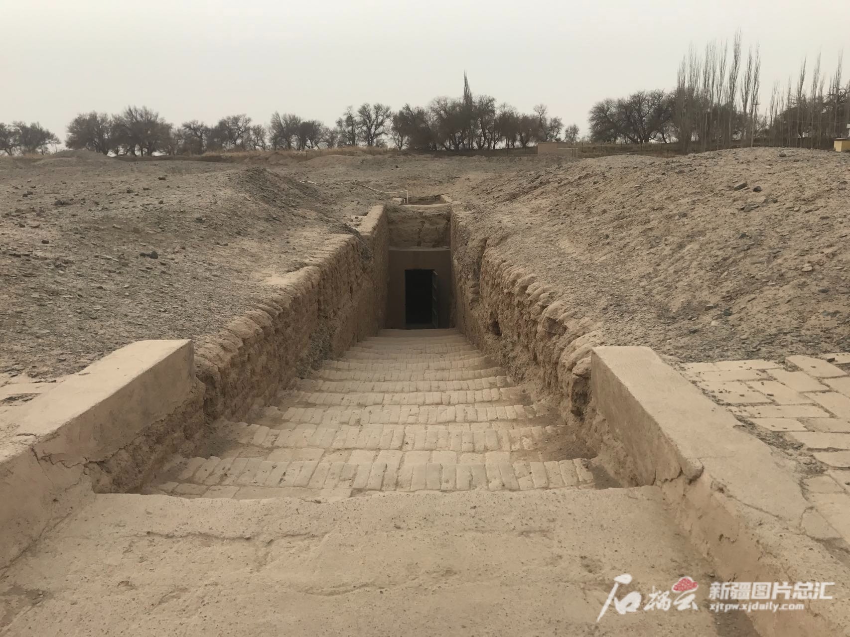 吐鲁番阿斯塔纳古墓群|古墓群|墓地|泥塑木雕_新浪新闻