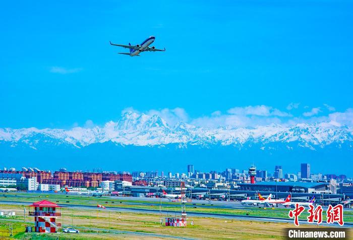 新疆何以成为中国民用机场数量之最？（图）